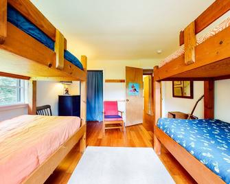 Mountain-view home with wood stove, close to town & slopes - dogs welcome - Franconia - Bedroom