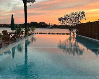 Sea Sand Resort - Kampot - Bazén