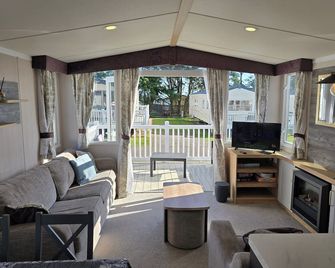 3 Bed-Sleeps 8-Free Parking-5 Min to Beach - Dornoch - Living room