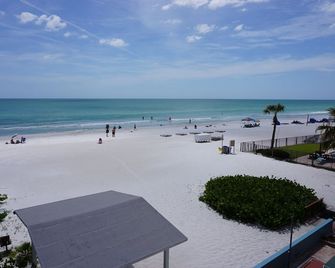 Redington Surf Resort 17 Pent House Quaint Beach Front Condo Motel with Gulf Views - North Redington Beach - Beach
