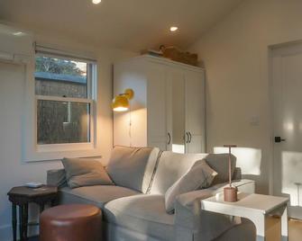 Charming cottage in welcoming El Cerrito with luxury touches and great location! - El Cerrito
