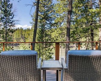 Charming Modern‑Rustic Retreat with a Chef’s Kitchen - Blanchard - Balcony