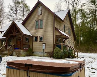 Luxury Mountain Cabin on Gauley Canyon - Near New River Gorge - Hico - Edificio