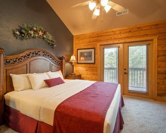 Walk-in Christmas Cabin - Just off of Hwy 76! Minutes from Shows! - Branson - Schlafzimmer