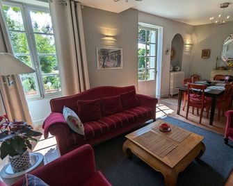 Maison XVIIIe avec jardin privatif - Yèvre le Châtel - Pithiviers-le-Vieil - Вітальня