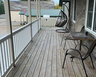 Rathbun Lake, 1.5 miles from the Lake, 2-bdrm, 2 bath sleeps 7 in Rathbun, Iowa - Centerville - Балкон