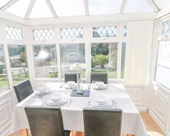 Grooms Cottage - Tenby - Dining room