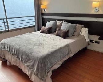 A few steps from the metro and Costanera shopping - Las Condes - Bedroom