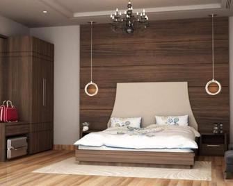 Hotel palm luxury inn - Mainpuri - Bedroom