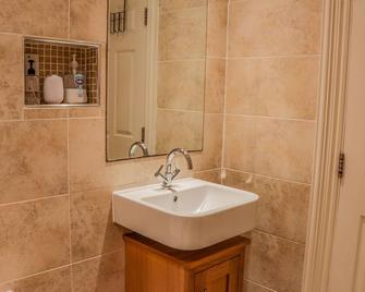 Apartment 6 - Whitby - Baño