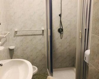 Hotel Elvira Fiuggi - Fiuggi - Bagno