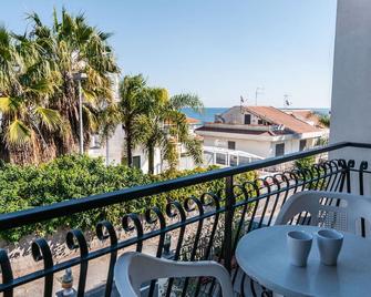 Ortensia Apartments by Wonderful Italy - Aci Castello - Balcone