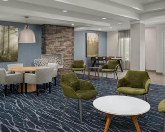 Fairfield Inn & Suites by Marriott Roanoke Hollins/I-81 - Roanoke - Area lounge