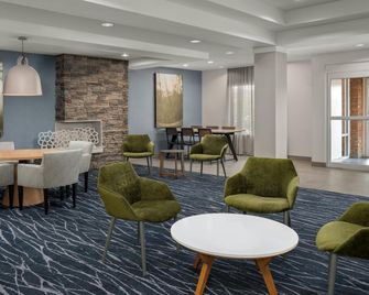 Fairfield Inn & Suites by Marriott Roanoke Hollins/I-81 - Roanoke - Oleskelutila