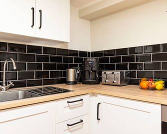 Spacious 2-Bedroom Apartment Digital Check-In - Berlin - Kitchen