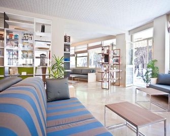 Hotel Antares - צ'רביה - טרקלין