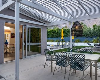 MCM Poolside Paradise - Mountain Views & Total Privacy - Palm Springs - Patio