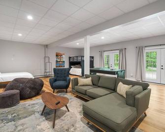 Oasis on 10 acres, mins to Boyne - Alanson - Sala de estar