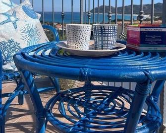 Sea-View Spacious Modern Villa - under 10 mins walk to the beach! - Santa Lucia - Restaurant