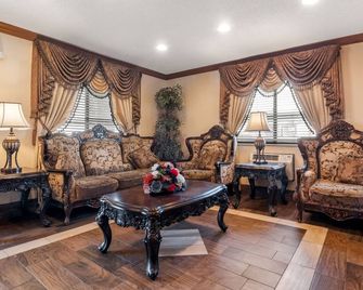 American Inn & Suites Metro Airport - רומולוס - סלון