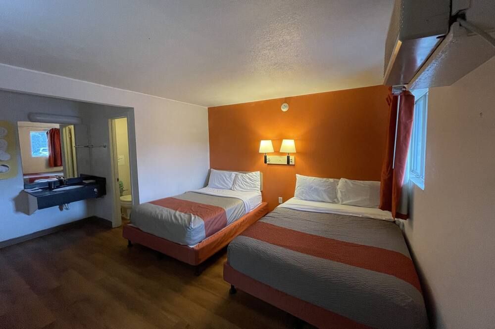 Travelodge by Wyndham Brattleboro VT - ברטלבורו - חדר שינה