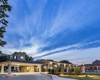 دايز إن آند سويتس باي ويندام ويليامزبيرج كولونيال - وليامز (فرجينيا) - مبنى