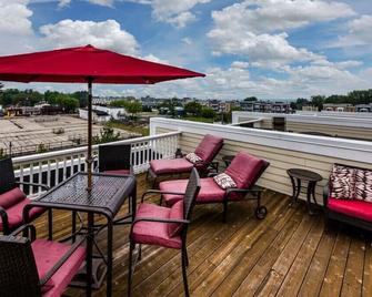 (2025 Open!) New Buffalo Condo With Association Pool & Hot Tub! - New Buffalo - Balcony