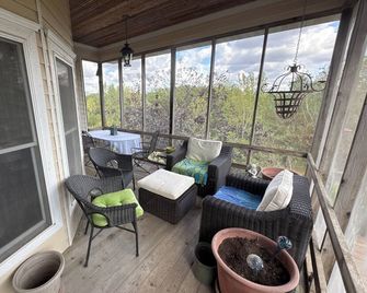 Victorian Home Retreat Near Pella - Pella - Balkon