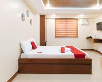 RedDoorz Plus Near Uptown Bgc Mall - Makati - Спальня