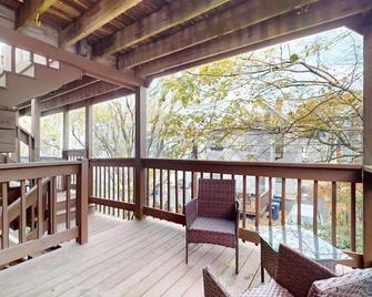 Sunny Riverside Apt Near Mit, Harvard & Red Line - Cambridge - Balkon