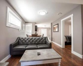 Elegant Tacoma condo unit in downtown B - Tacoma - Living room