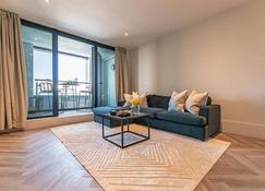 Novu Apartments Liverpool Waterfront - Liverpool - Living room