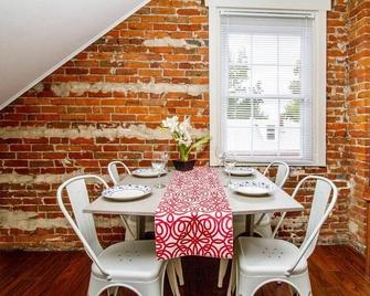 Suite #4 - Adorable 2 Bed Suite in Downtown Hermann - Hermann - Dining room