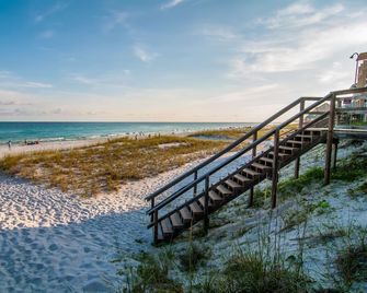 Gorgeous Townhome Only One Block From The Beach And 45min To Orlando Attractions - Cape Canaveral - Beach