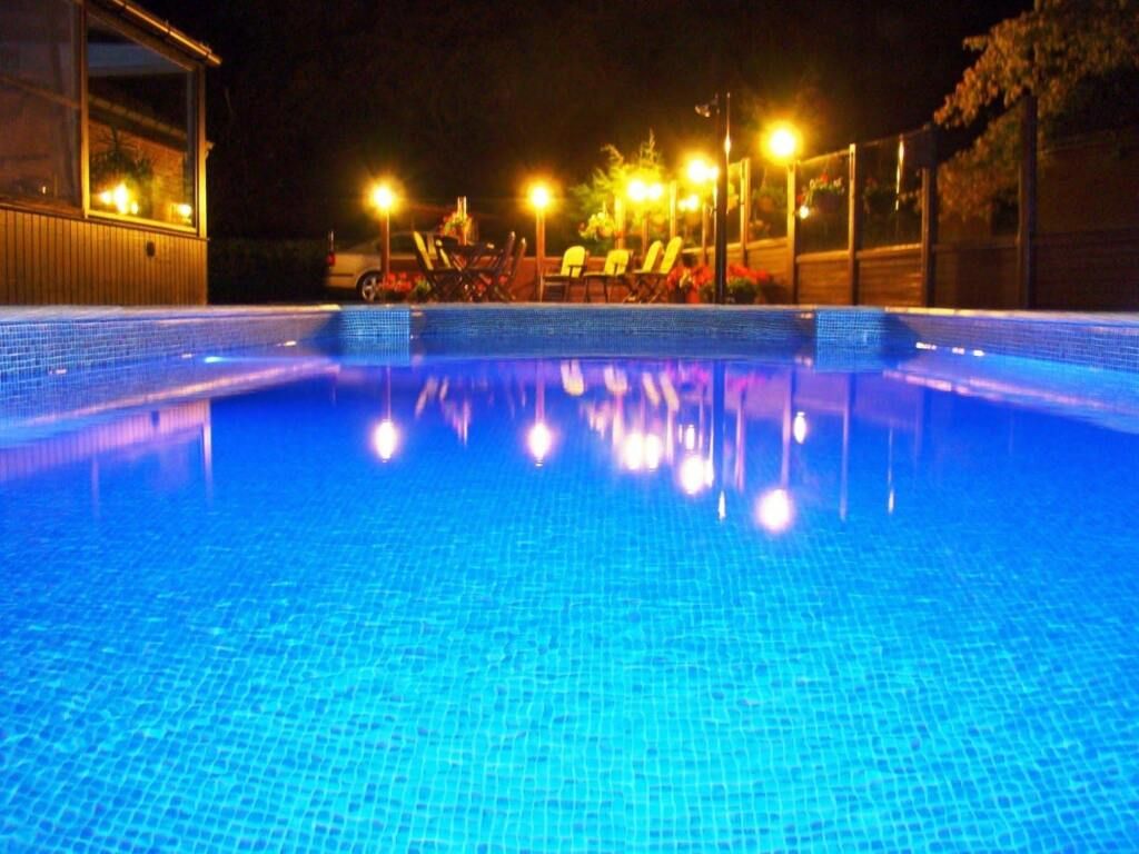 B&B Woodside - ברוג' - בריכה