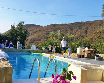 Farm holidays with pool in Sicily, among the Nebrodi's park and close to the sea - Mirto - Piscina