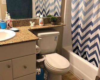 Quite room with pool close to UCI - Irvine - Bathroom