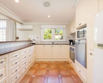 Porters Cottage Classic - Albury - Kitchen