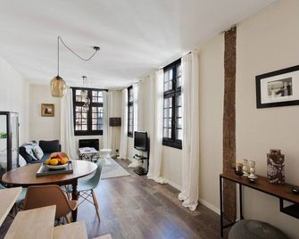 Bayonne, Standing, Triplex, Historic District 5p - Baiona - Sala de jantar