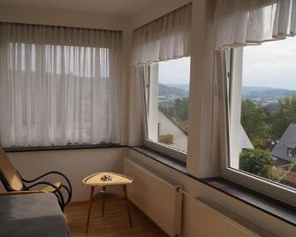 Ferienhaus Weitblick - باد بيرمونت - شرفة