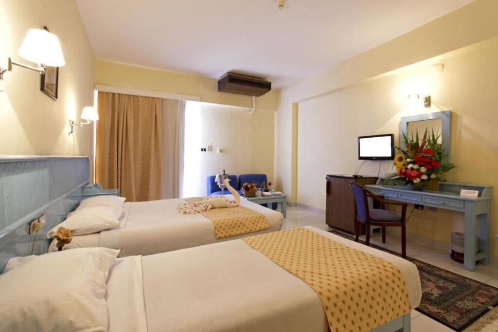 فندق تريتون إمباير