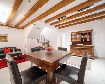 Celenga Apartments with free offsite parking - Dubrovnik - Eetruimte