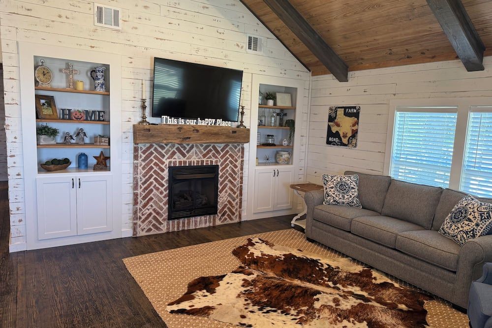 Charming 2-bedroom farmhouse in awesome Sulphur Springs, Texas - Sulphur Springs - Wohnzimmer