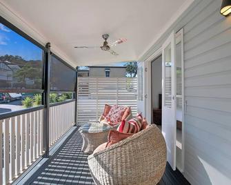 Paddington Cottage - A Classic Queenslander Stay - Brisbane - Balcony