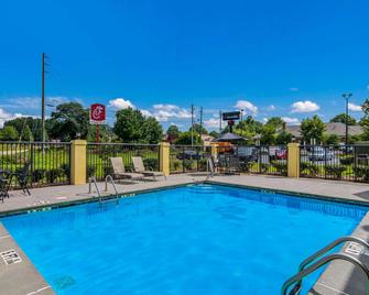 Quality Inn and Suites Canton GA - Canton - Piscina