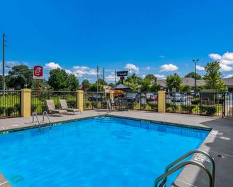 Quality Inn & Suites Canton, Ga - Canton - Zwembad