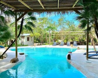 Kin Resort Lodge - Seine Bight Village