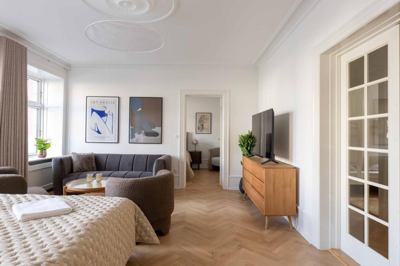 Lovely Apartment by w Bathtub and Balcony – København
