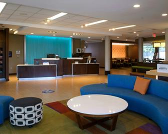 Fairfield Inn & Suites by Marriott Richmond Ashland - Ashland - Front desk