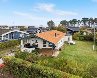 3 Bedroom Amazing Home In Nyborg - Nyborg - Gebäude